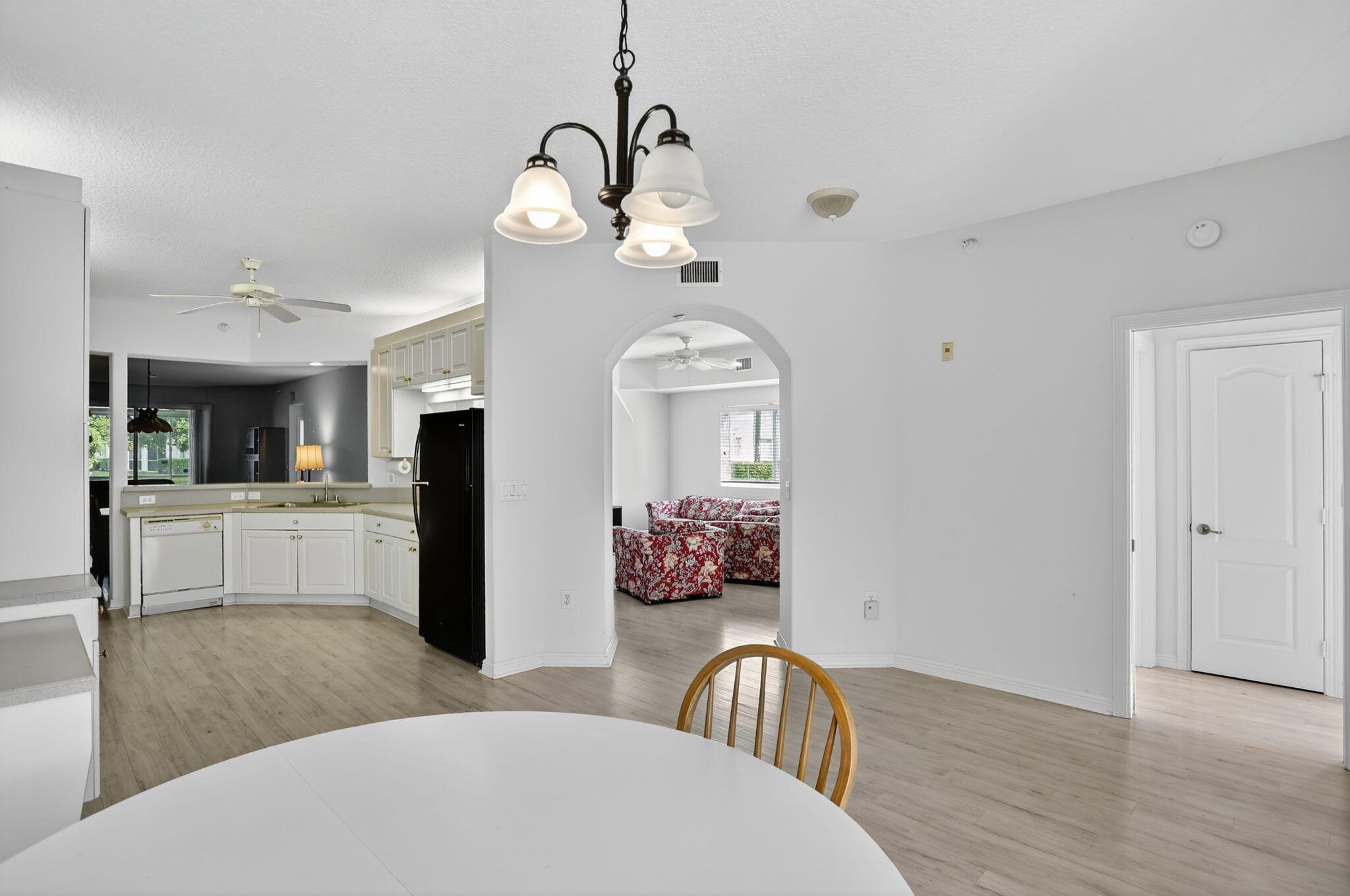 SOUTHAMPTON CONDOMINIUM E - Residential