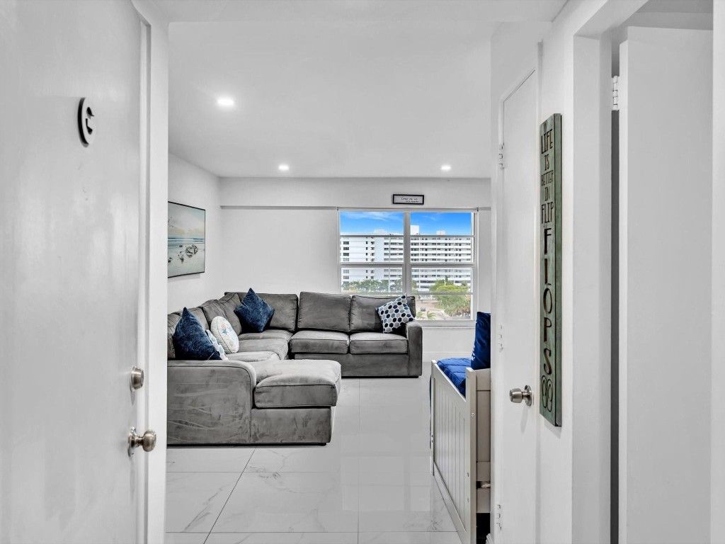 Photo of 5100 Dupont Boulevard #8G, Fort Lauderdale, FL 33308 (MLS # F10537836)