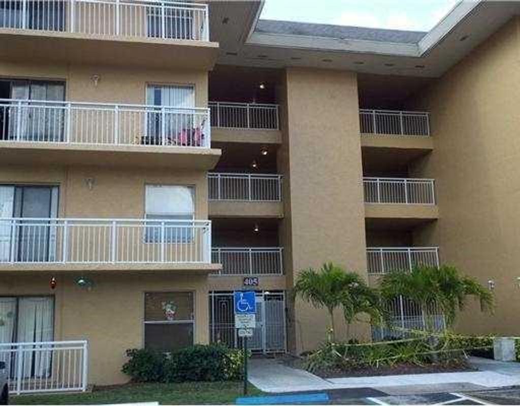 Photo of 455 S Pine Island Road #304C, Plantation, FL 33324 (MLS # F10446345)