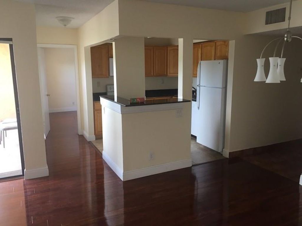 Photo of 455 S Pine Island Road #304C, Plantation, FL 33324 (MLS # F10446345)