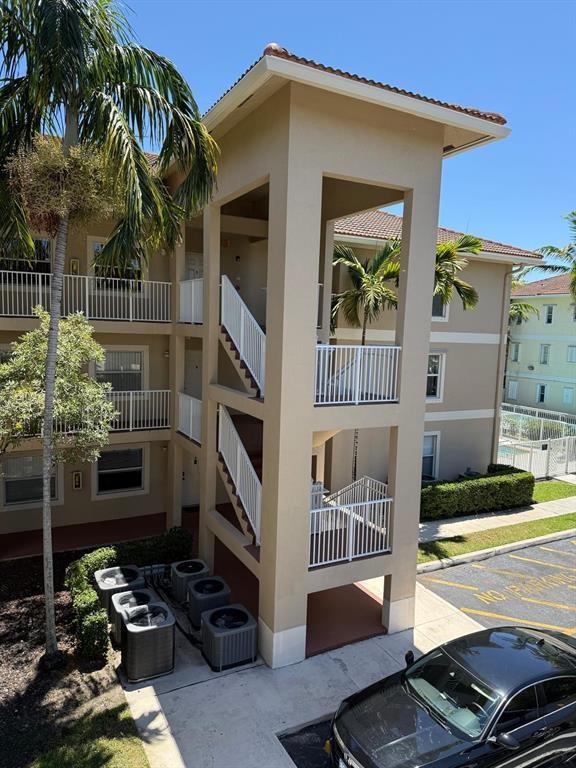 2941 Riverside Dr 303