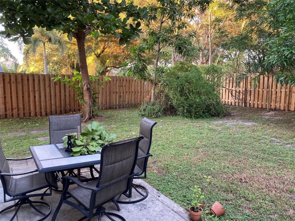 7932 Lakewood Cove Court