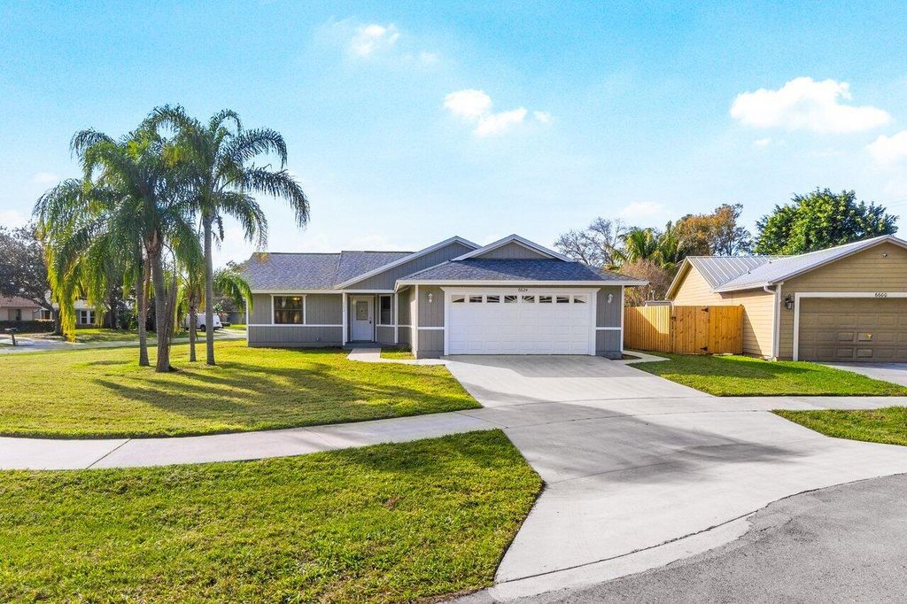 Photo of 6624 SE Amyris Court, Stuart, FL 34997 (MLS # R10957160)