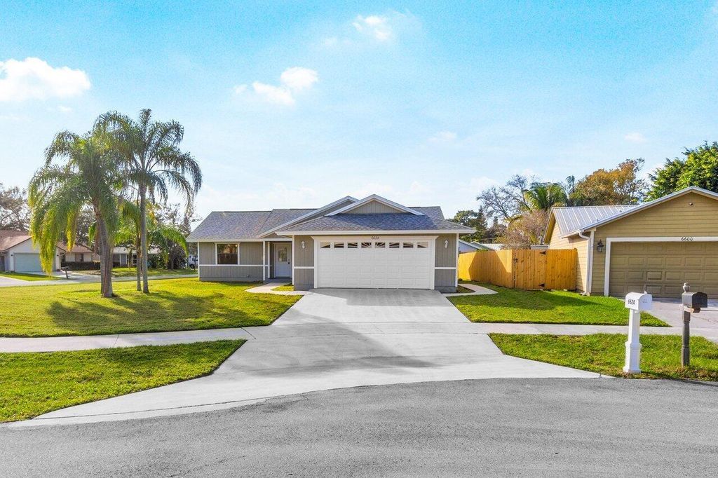 Photo of 6624 SE Amyris Court, Stuart, FL 34997 (MLS # R10957160)