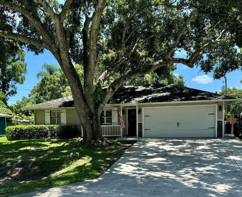 Photo of 7407 North Boulevard, Fort Pierce, FL 34951 (MLS # R11002243)