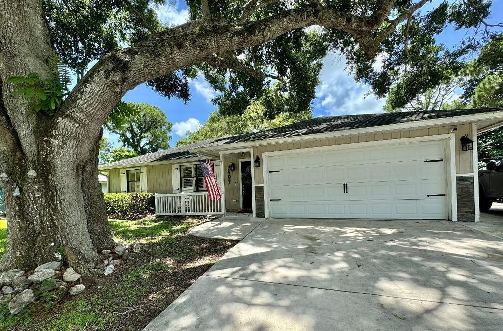 Photo of 7407 North Boulevard, Fort Pierce, FL 34951 (MLS # R11002243)