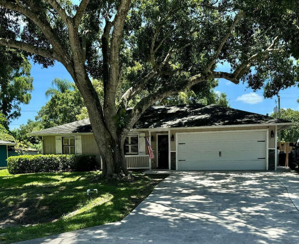 Photo of 7407 North Boulevard, Fort Pierce, FL 34951 (MLS # R11002243)