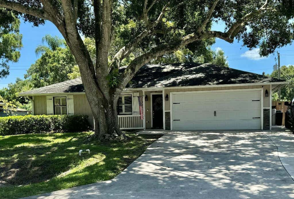 Photo of 7407 North Boulevard, Fort Pierce, FL 34951 (MLS # R11002243)