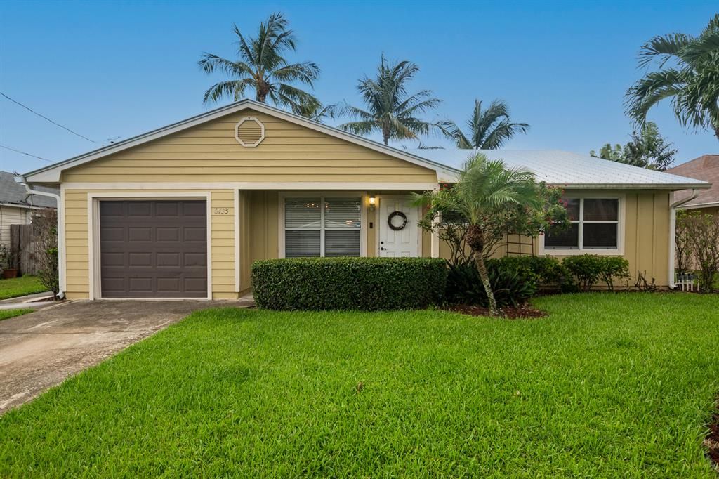 Photo of 6435 Foster Street, Jupiter, FL 33458 (MLS # R10744737)