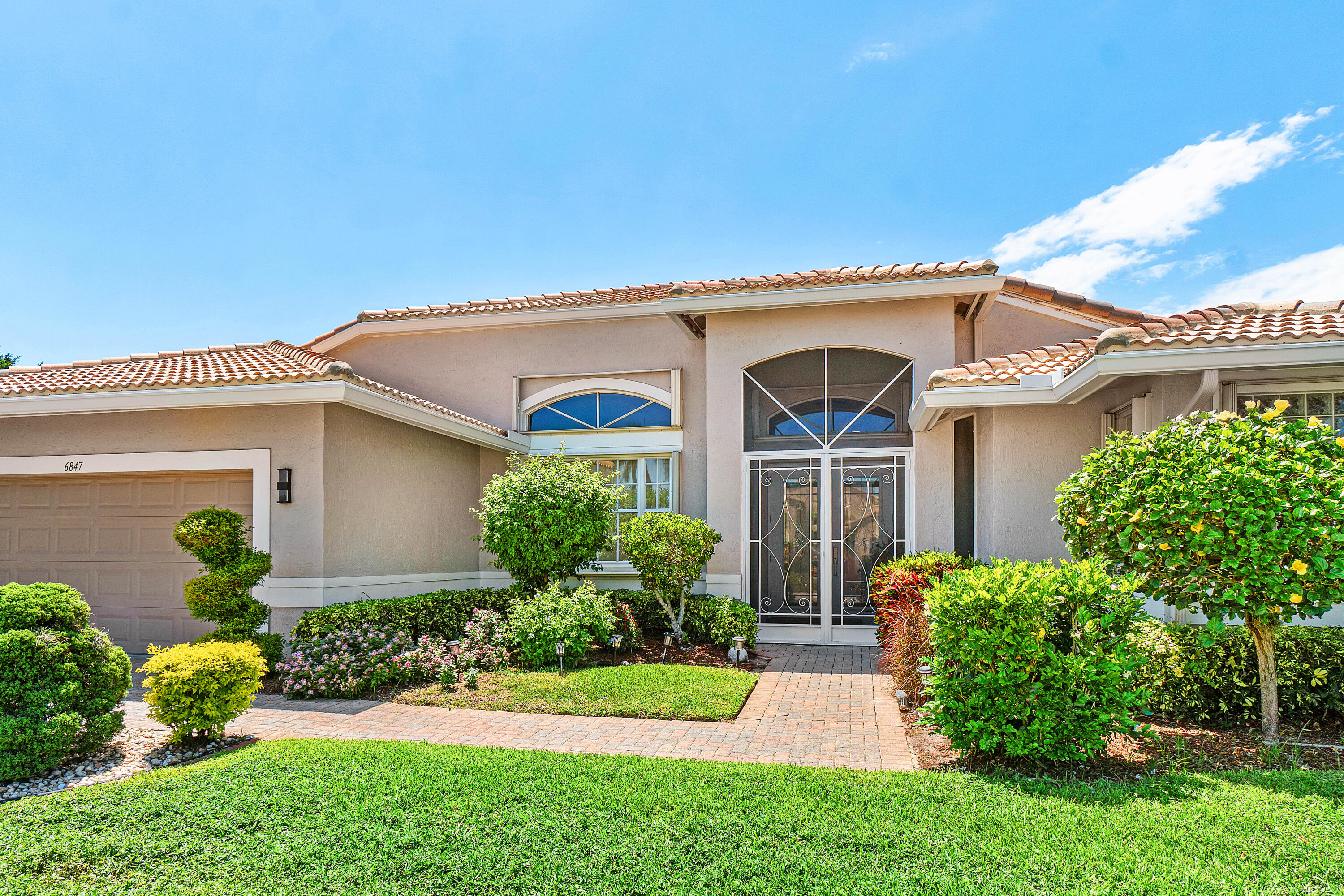 6847 W Liseron