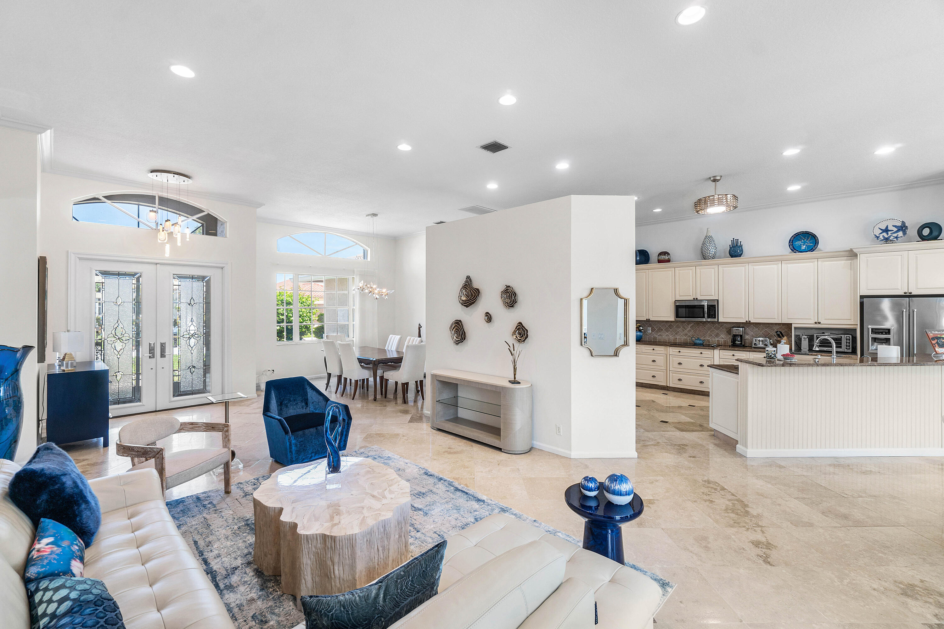 6847 W Liseron