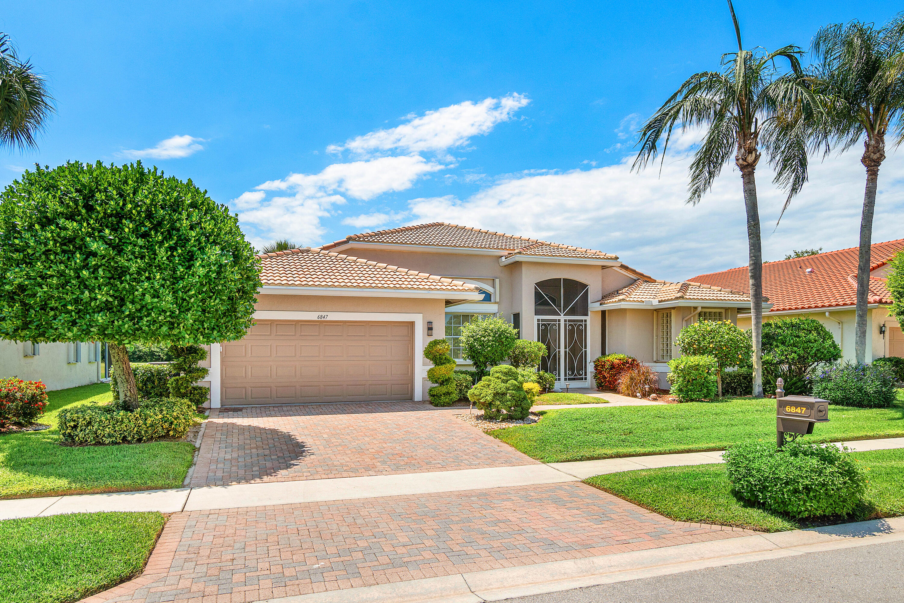 6847 W Liseron