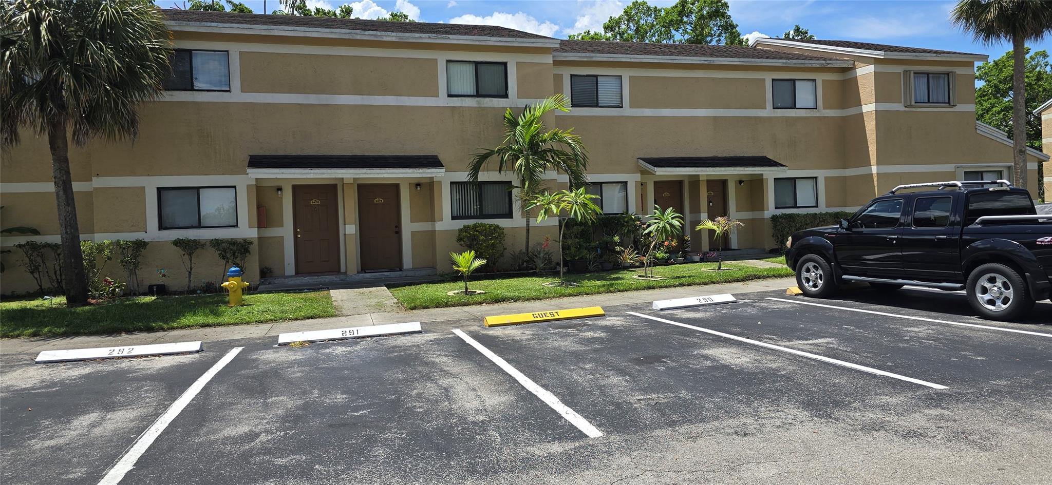 GORGEOUS TOWNHOUSE IN THE HEART OF PEMBROKE PINES,UPDATED KITCHEN and
BATHROOMS,TILE FLOORS THROUGHOUT, WASHER AND DRYER IN UNIT! UNDER STAIRS STORAGE, AMAZING
VIEWS FRONT AND BACK, COMMUNITY AMENITIES-TENNIS, FITNESS ROOM, CAR WASH AREA, POOL, JACUZZI.
HURRICANE IMPACT WINDOWS!! STAINLESS APPLIANCES. WATER INCLUDED.