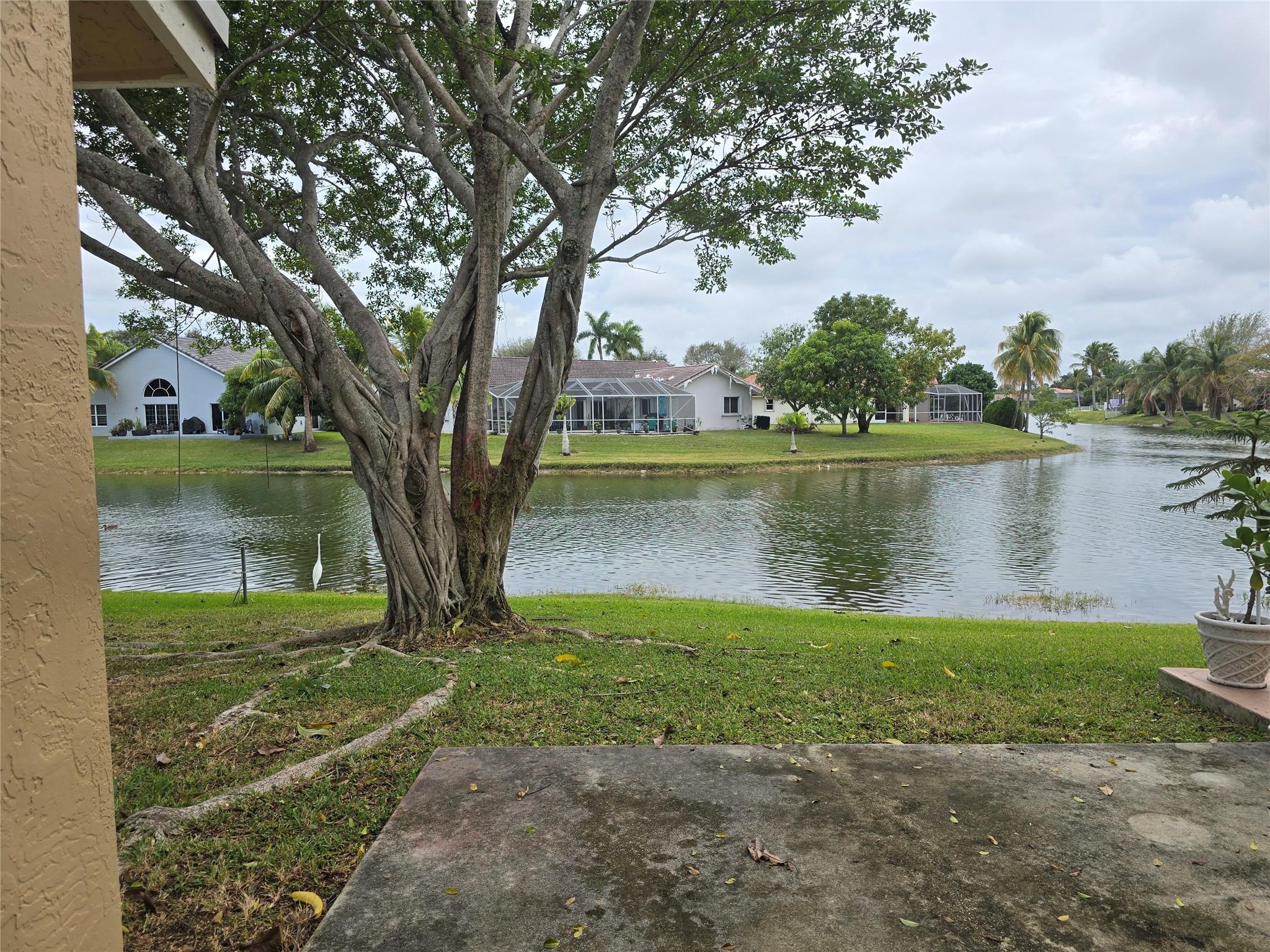 GORGEOUS TOWNHOUSE IN THE HEART OF PEMBROKE PINES,UPDATED KITCHEN and
BATHROOMS,TILE FLOORS THROUGHOUT, WASHER AND DRYER IN UNIT! UNDER STAIRS STORAGE, AMAZING
VIEWS FRONT AND BACK, COMMUNITY AMENITIES-TENNIS, FITNESS ROOM, CAR WASH AREA, POOL, JACUZZI.
HURRICANE IMPACT WINDOWS!! STAINLESS APPLIANCES. WATER INCLUDED.