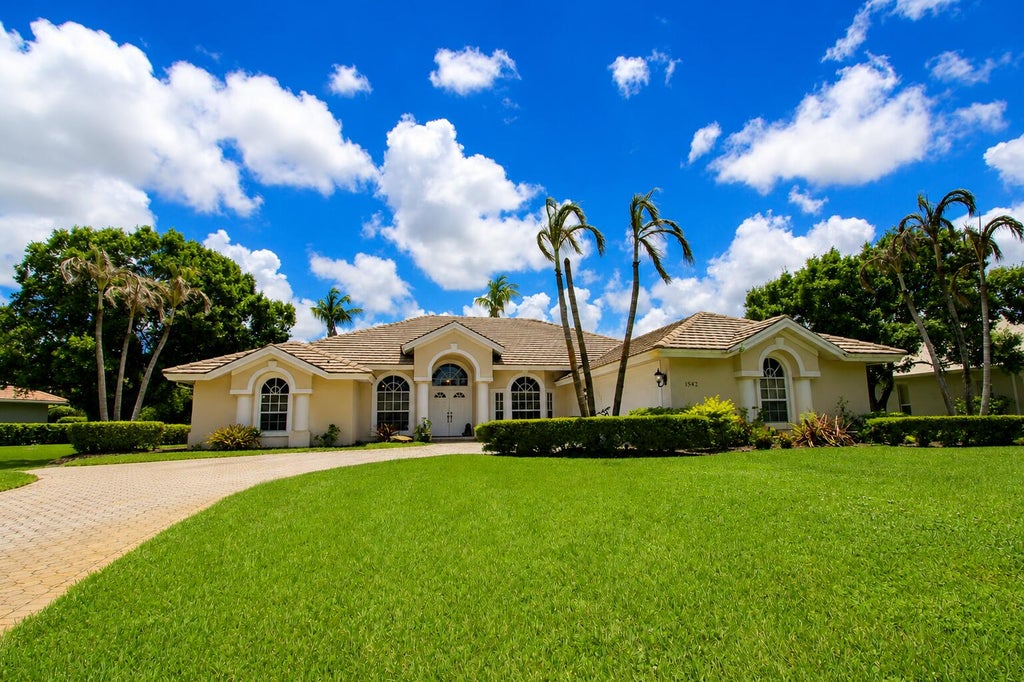 Photo of 1542 SW JASMINE Trace, Palm City, FL 34990 (MLS # B26057186)