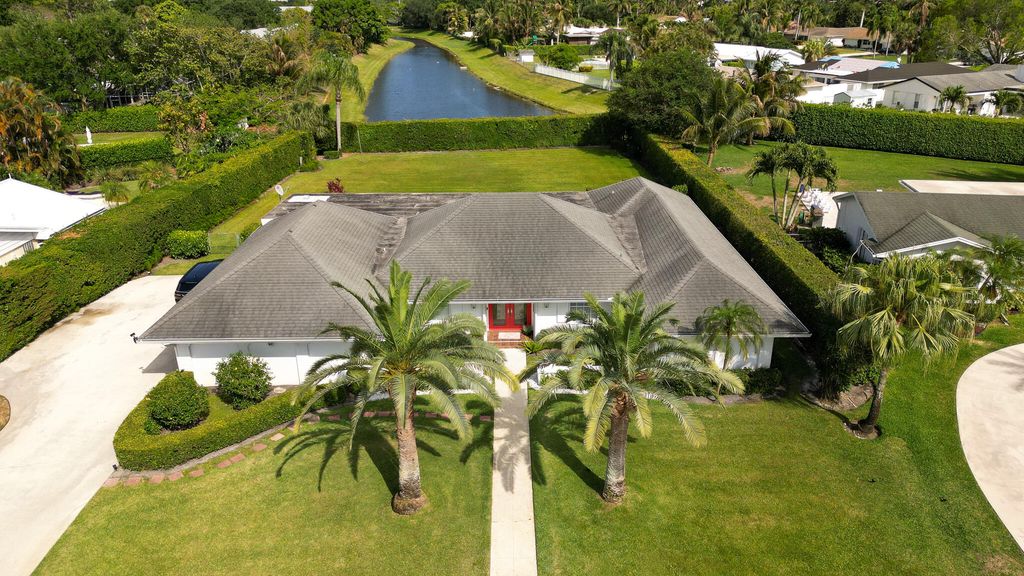 Photo of 10124 Seagrape Way, Palm Beach Gardens, FL 33418 (MLS # B26020317)
