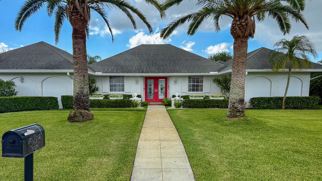 Photo of 10124 Seagrape Way, Palm Beach Gardens, FL 33418 (MLS # B26020317)