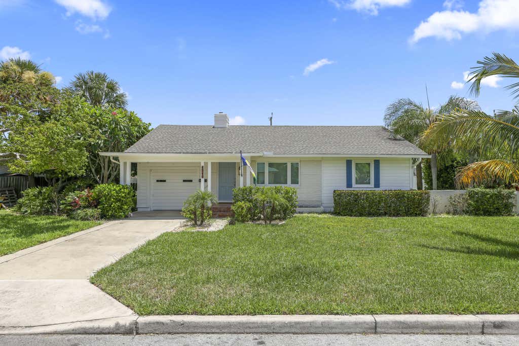 Photo of 1714 N PALMWAY, Lake Worth Beach, FL 33460 (MLS # B26063174)