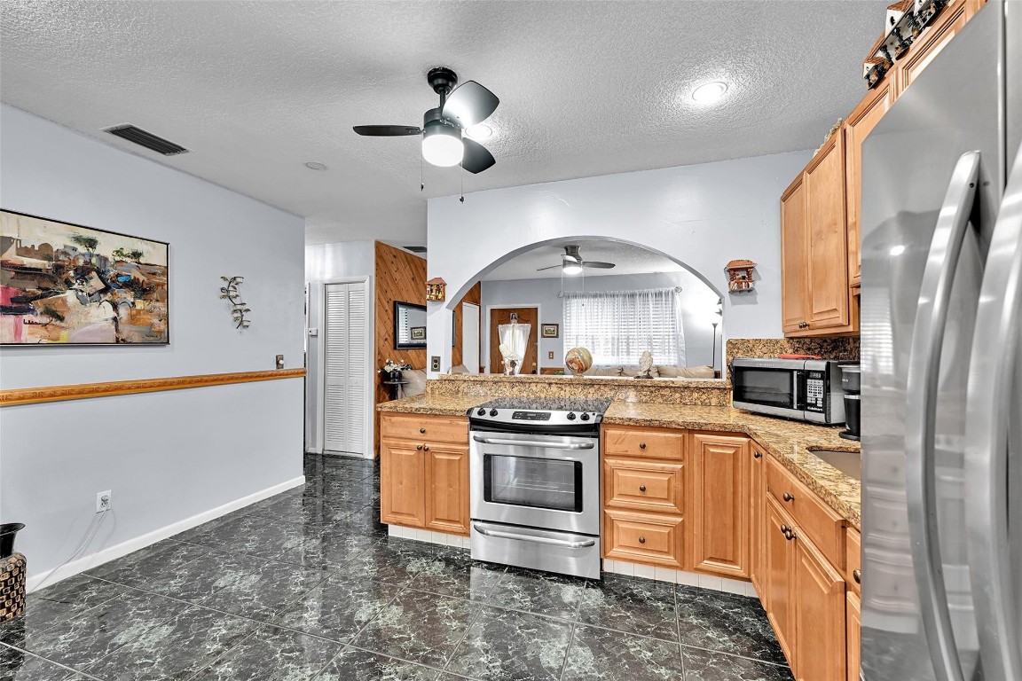 BROADVIEW COUNTRY CLUB ES - Residential