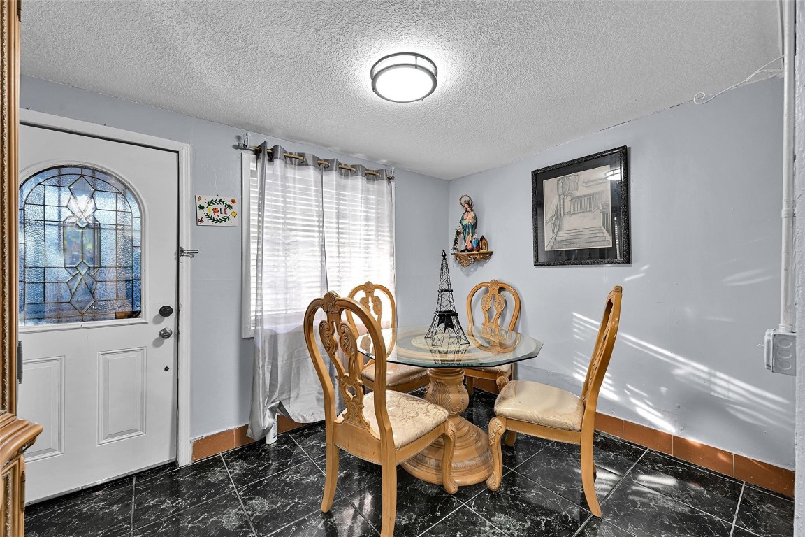 BROADVIEW COUNTRY CLUB ES - Residential