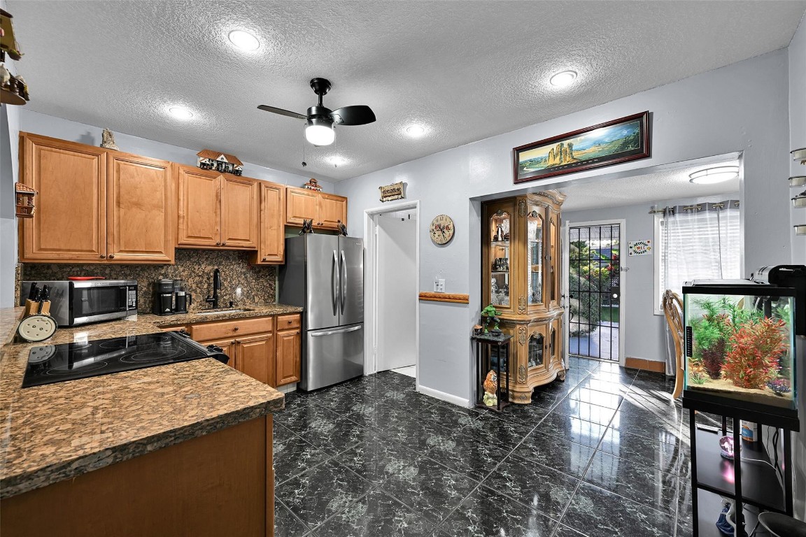 BROADVIEW COUNTRY CLUB ES - Residential