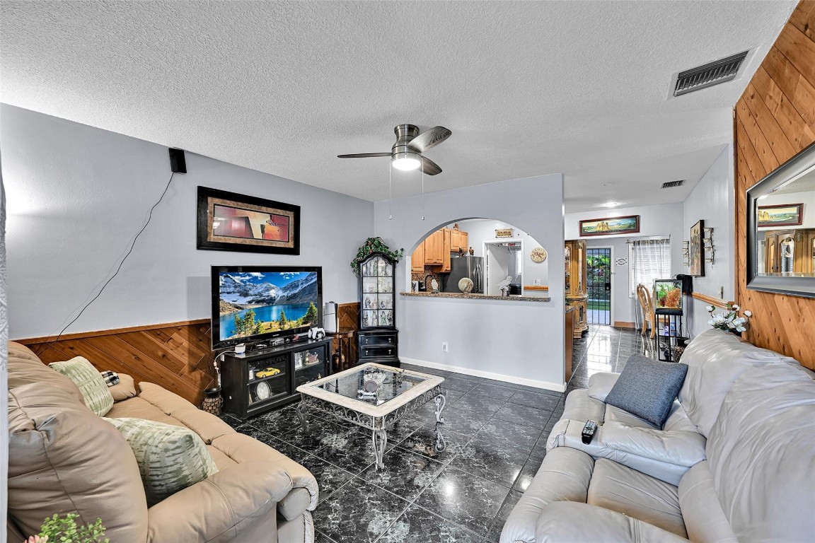 BROADVIEW COUNTRY CLUB ES - Residential