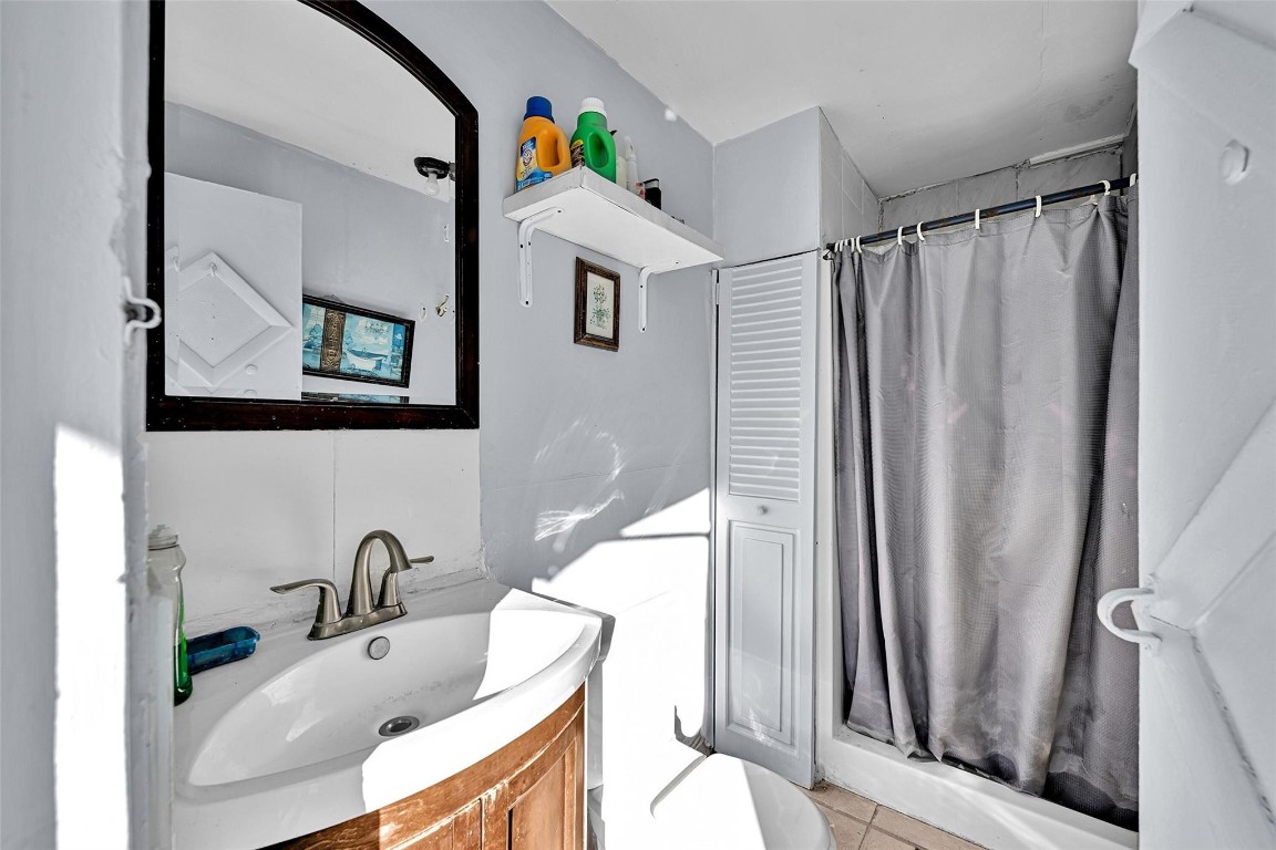 BROADVIEW COUNTRY CLUB ES - Residential