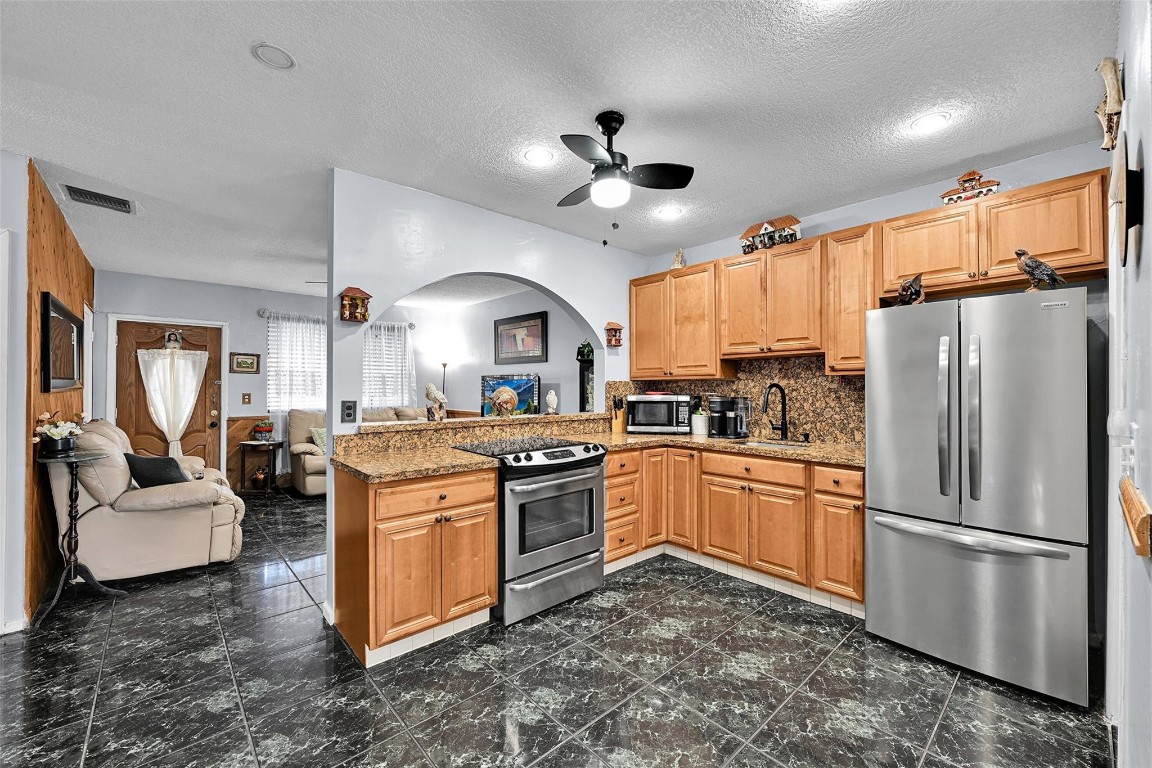 BROADVIEW COUNTRY CLUB ES - Residential