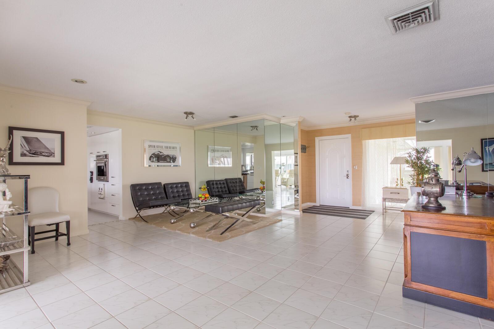 390 French Royale Circle