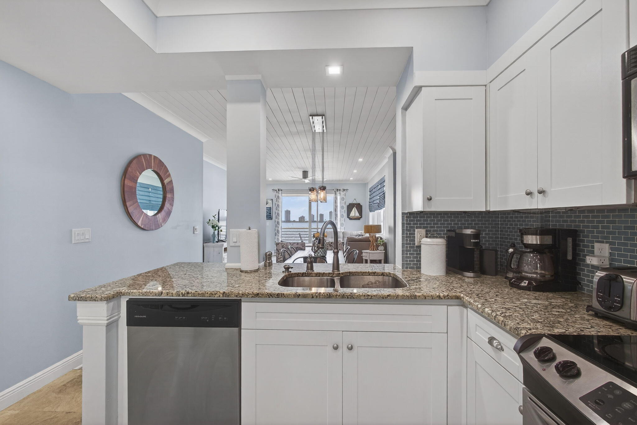 105 Paradise Harbour Boulevard 501, North Palm Beach, FL, 33408/$475,000 4 105 Paradise Harbour Boulevard 501