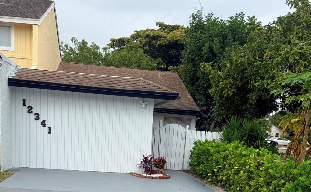 Photo of 12341 Westhampton Circle, Wellington, FL 33414 (MLS # F10545404)