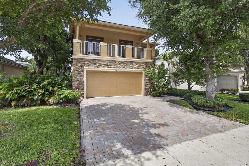 Photo of 10154 Clubhouse Turn Road, Lake Worth, FL 33449 (MLS # B26043964)