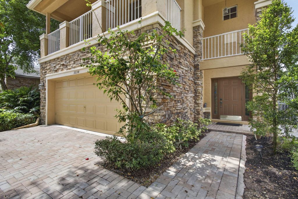 Photo of 10154 Clubhouse Turn Road, Lake Worth, FL 33449 (MLS # B26043964)