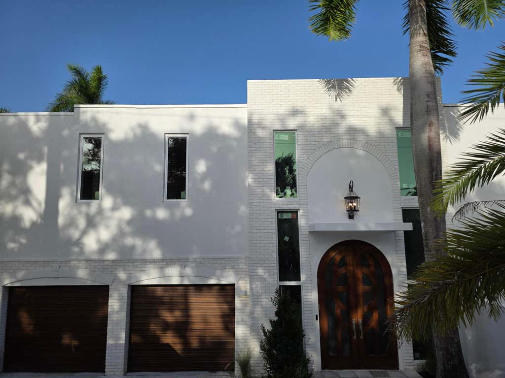 Photo of 1020 SE 9TH Avenue, Fort Lauderdale, FL 33316 (MLS # B26052050)