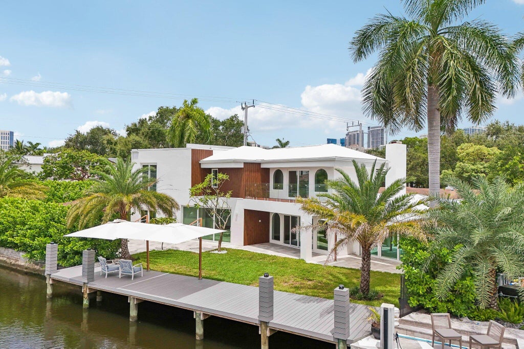 Photo of 1020 SE 9TH Avenue, Fort Lauderdale, FL 33316 (MLS # B26052050)