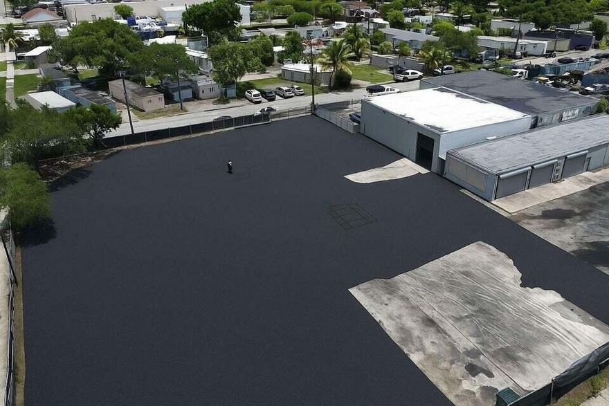 Outstanding warehouse opportunity in Hollywood! This free-standing commercial building offers 5,849 sq ft of versatile industrial space designed to accommodate a wide range of business needs, the property features high ceilings, wide open floor plan, and easy truck access, making it ideal for businesses that demand efficiency and flexibility