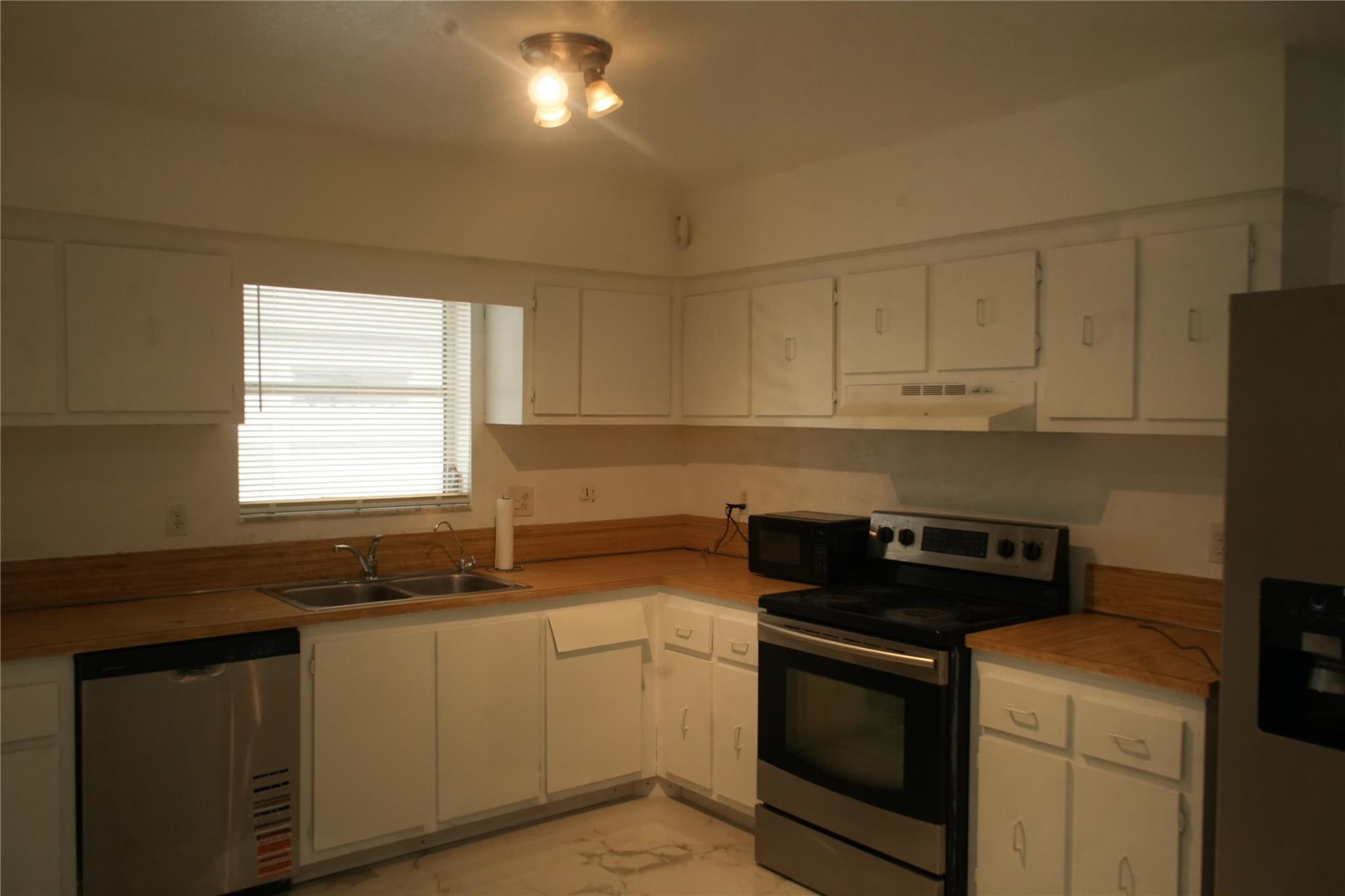 Holiday City At Boca Rato - Residential Lease