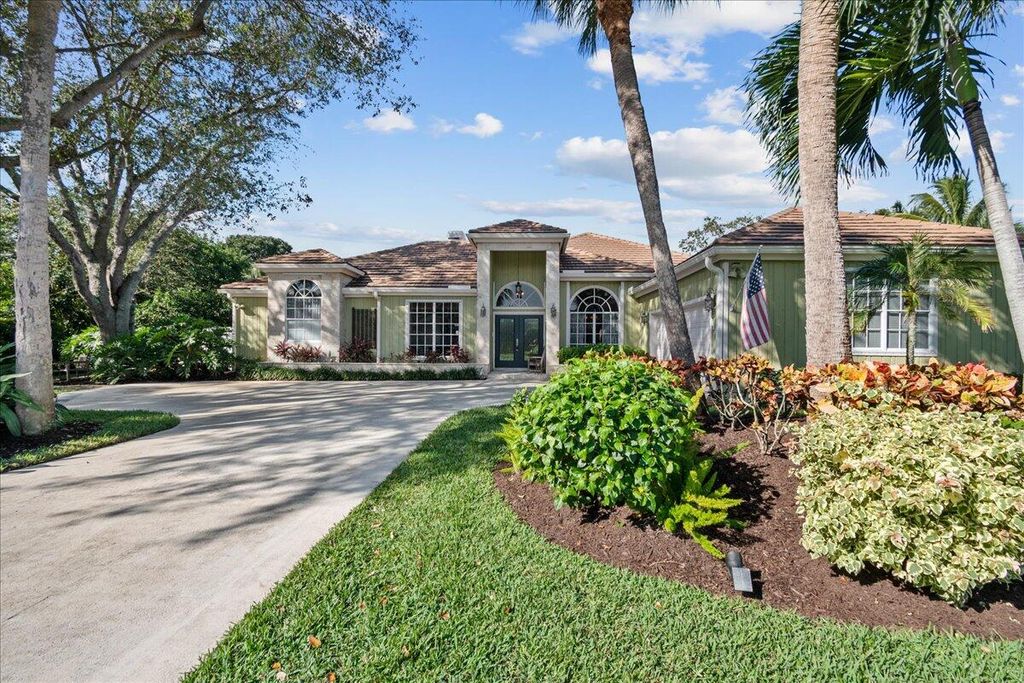 Photo of 18710 SE Lakeside Way, Tequesta, FL 33469 (MLS # R10851933)