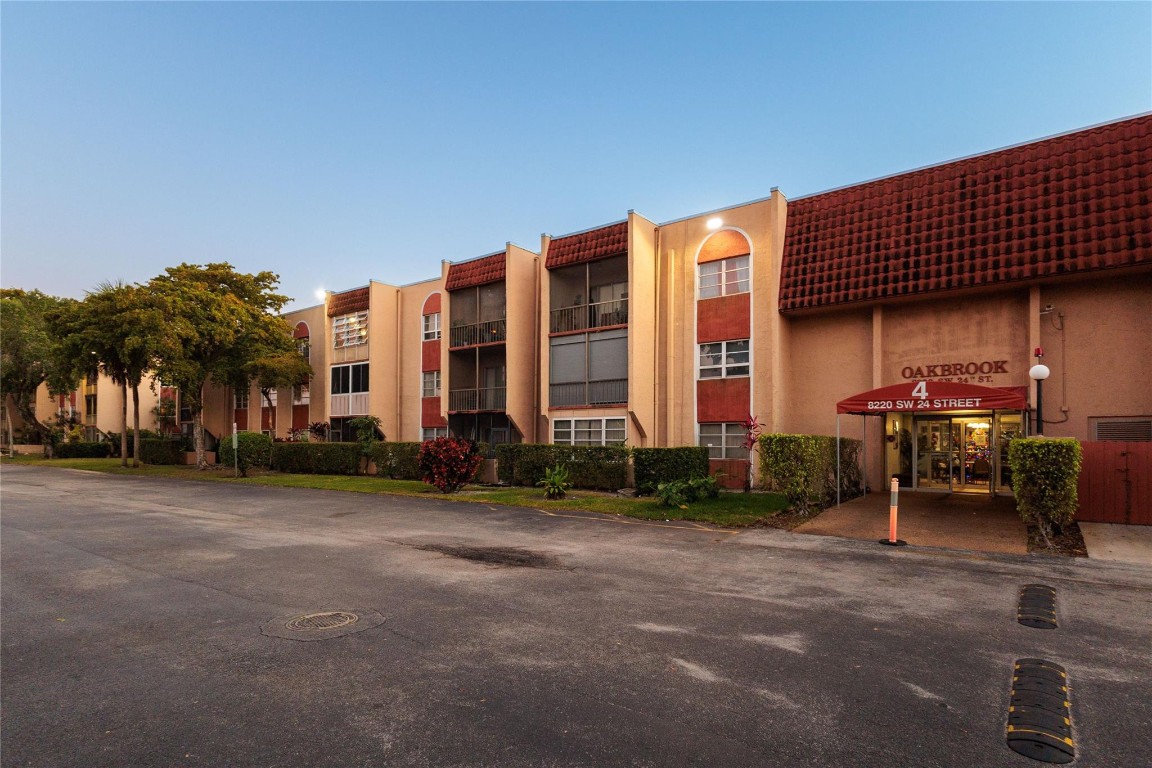 Oakbrook Village - Residential