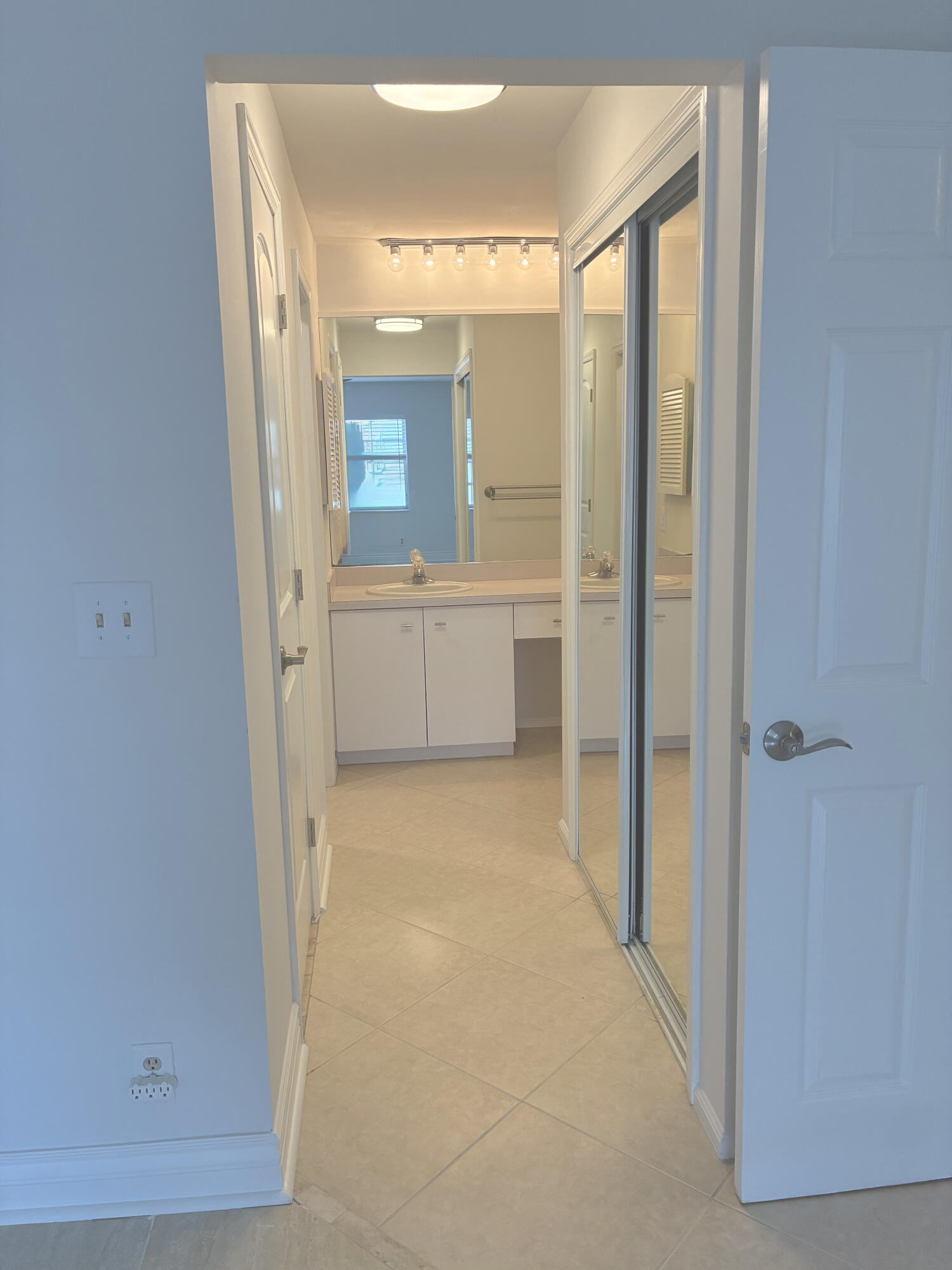 BAY COLONY CLUB CONDO - Residential Lease