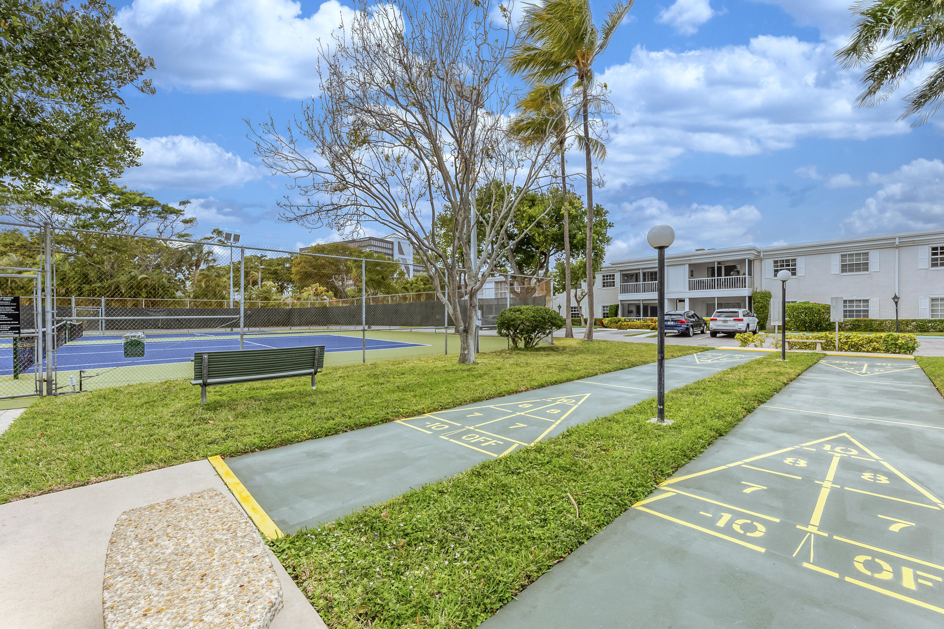 BAY COLONY CLUB CONDO - Residential Lease