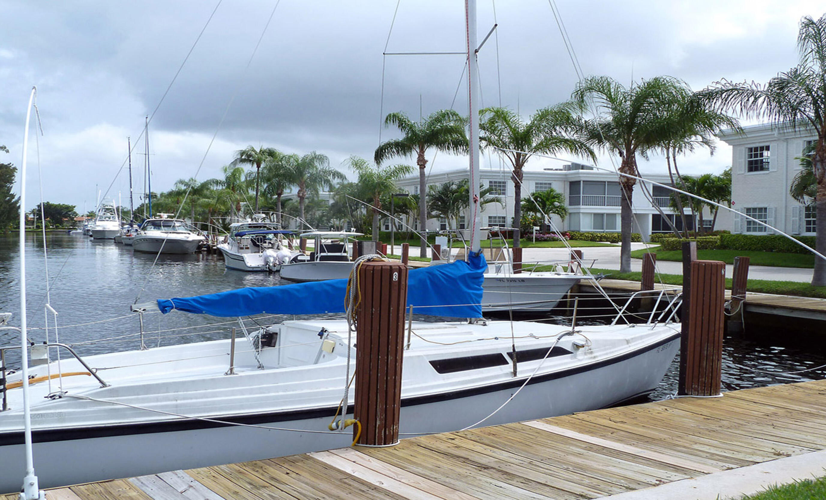 BAY COLONY CLUB CONDO - Residential Lease