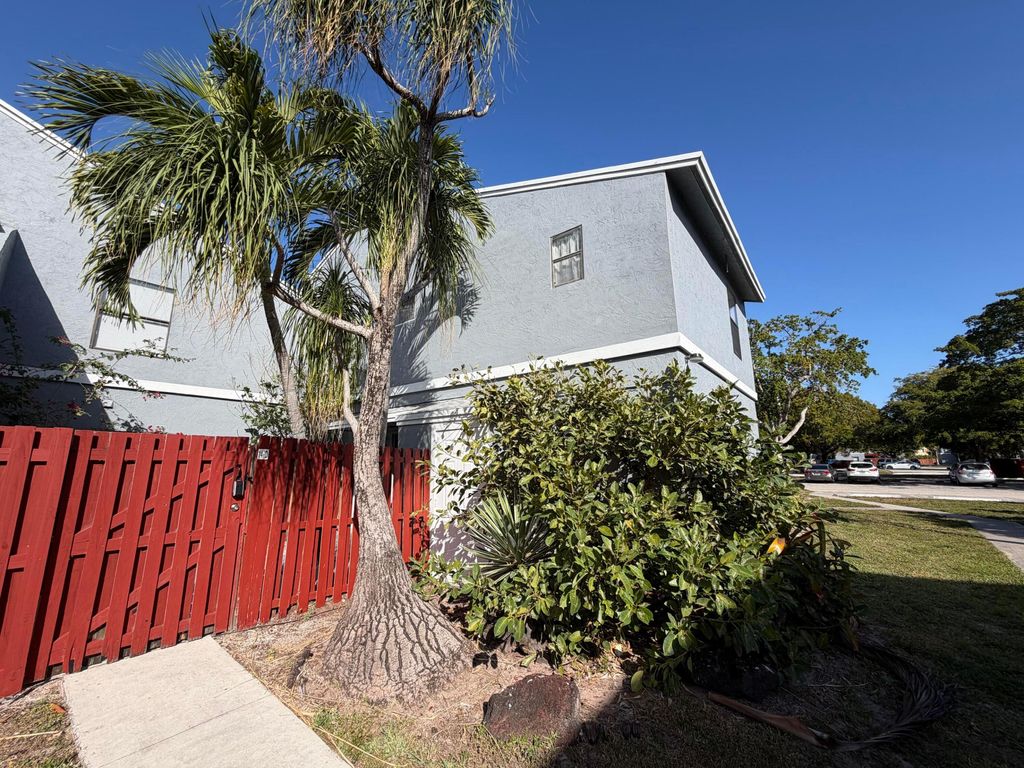 Photo of 14 Crossings Circle #D, Boynton Beach, FL 33435 (MLS # R11158378)