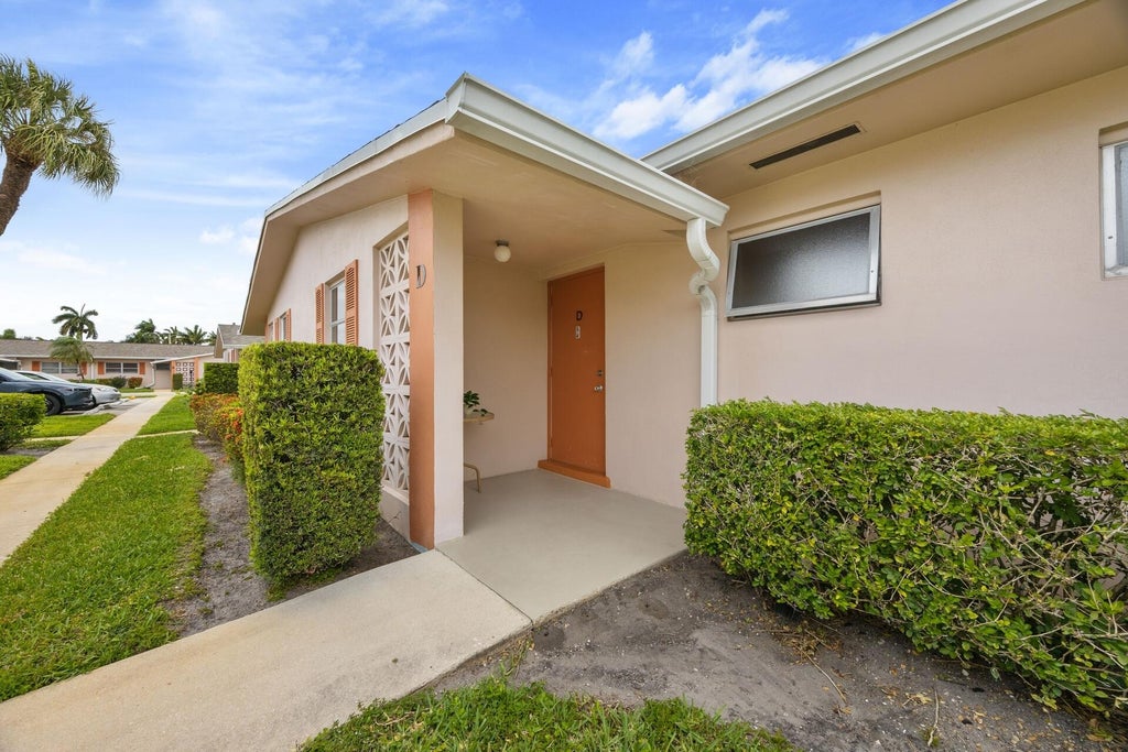 Photo of 2691 Dudley Drive E #D, West Palm Beach, FL 33415 (MLS # B26090322)