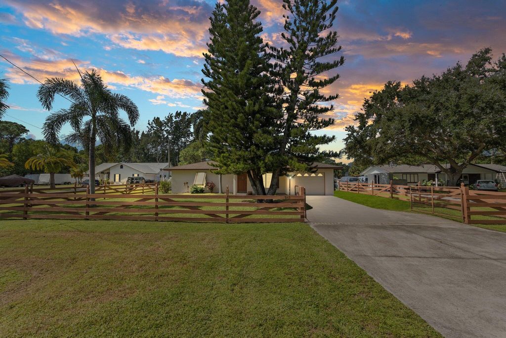 Photo of 5113 Silver Oak Drive, Fort Pierce, FL 34982 (MLS # R10930240)