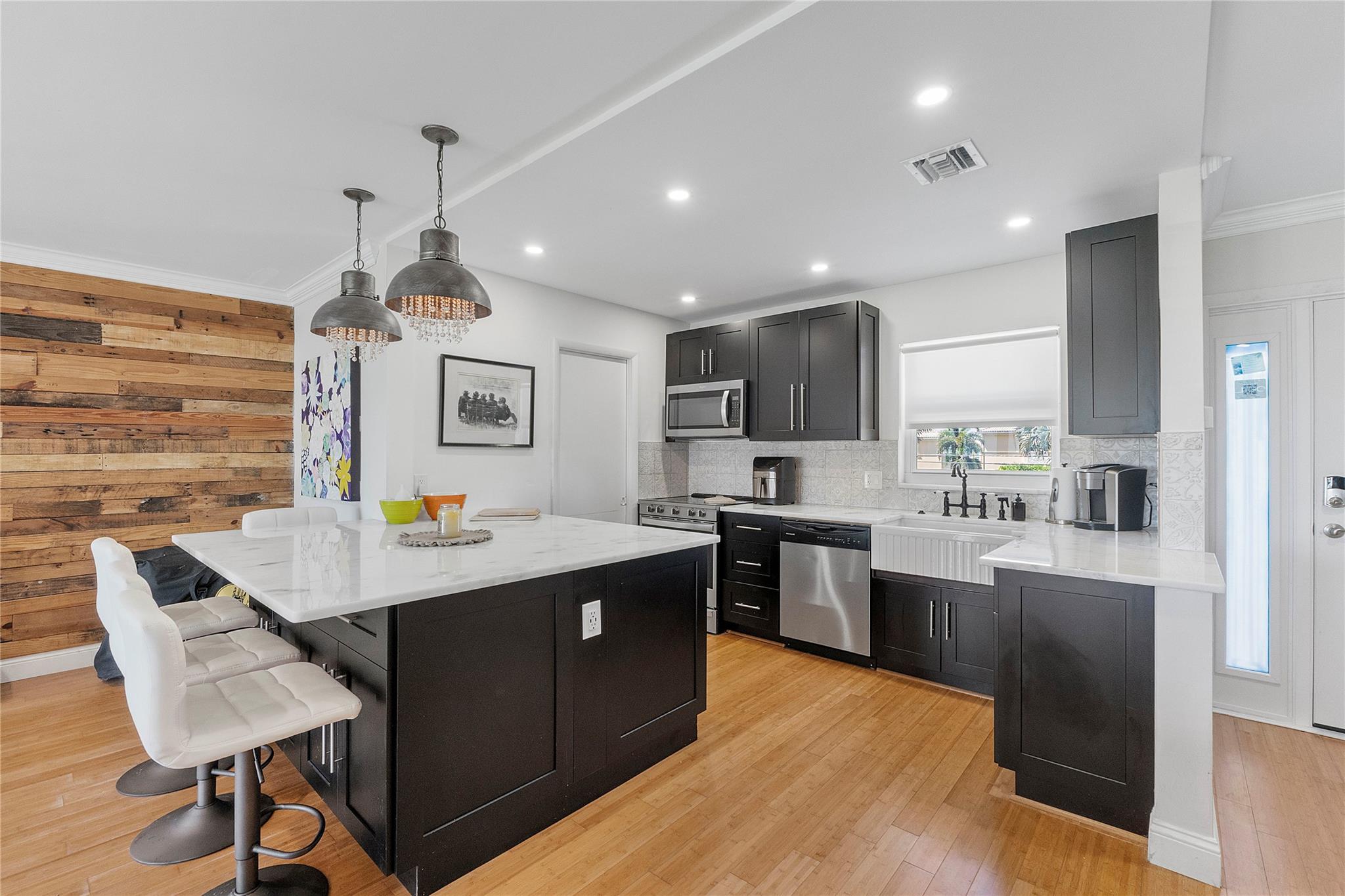 CARLTON HOUSE CONDO - Residential