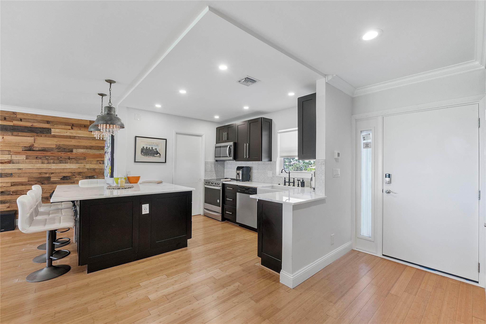 CARLTON HOUSE CONDO - Residential