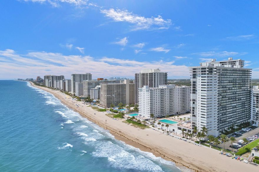 SEASONAL RENTAL AVAILABLE JAN 1  2026- 2 BR RENOVATED UNIT IN  A LUXURY OCEANFRONT CONDO!! HIGH END FURNITURE AND  NEWER KITCHEN AND BATHROOMS! 24 HOUR SECURITY! NICE GYM!
ONE GARAGE  SPACE INCLUDED!  LIVE THE  GOOD LIFE AT THE BEACH  THIS WINTER!!