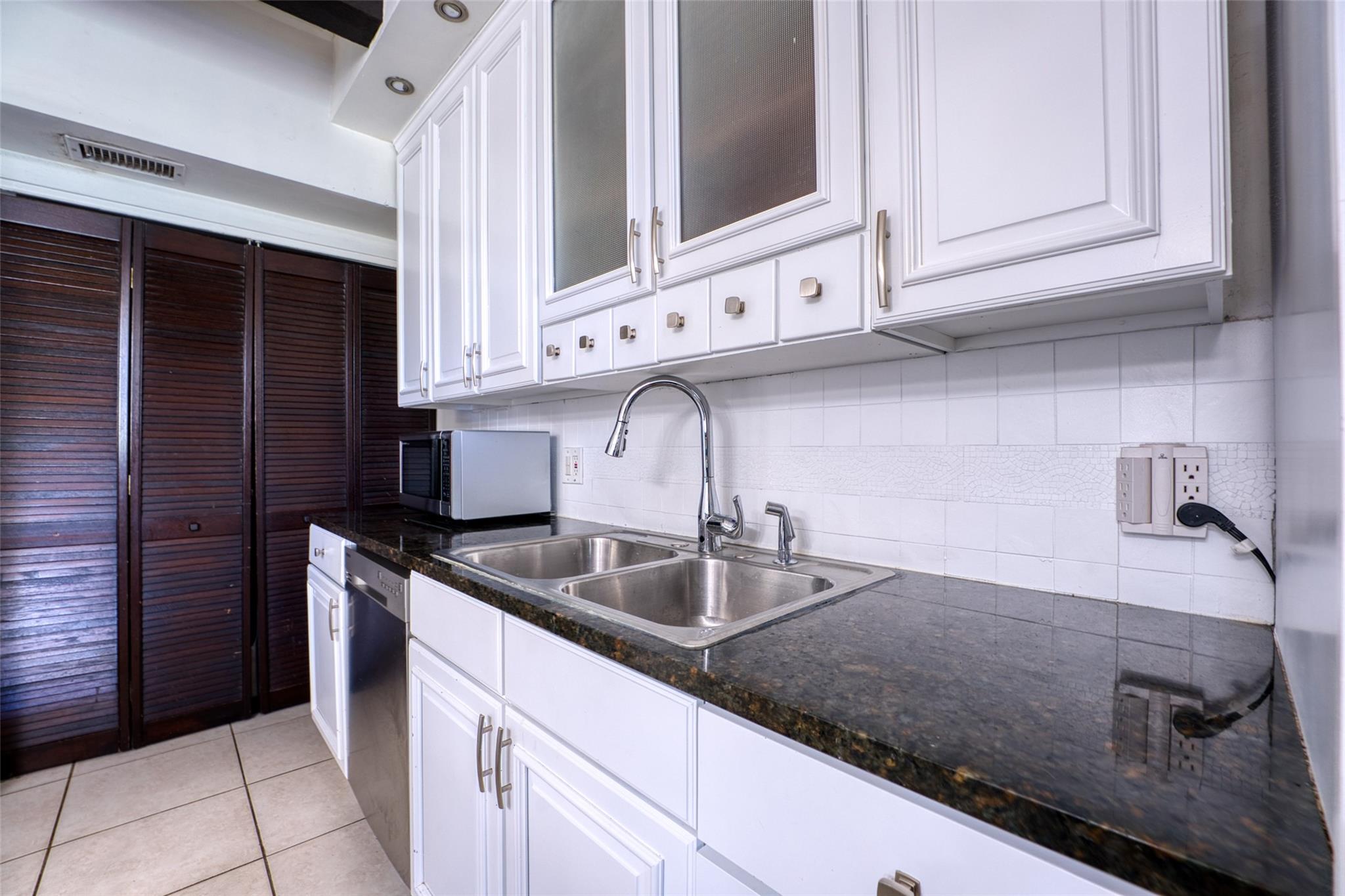 Riverwood Condo - Residential Lease