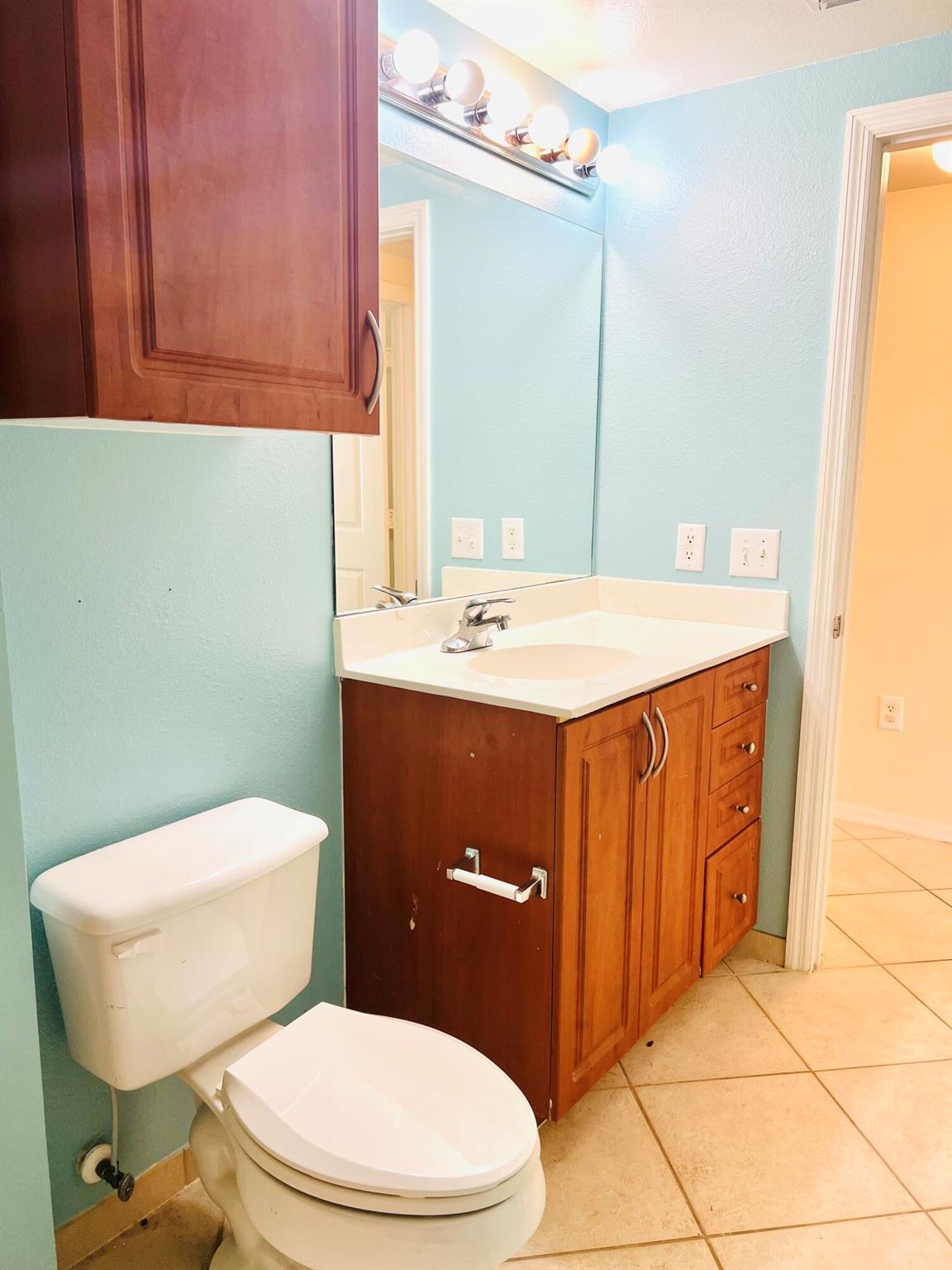 VILLAS AT EMERALD DUNES CONDO - Residential